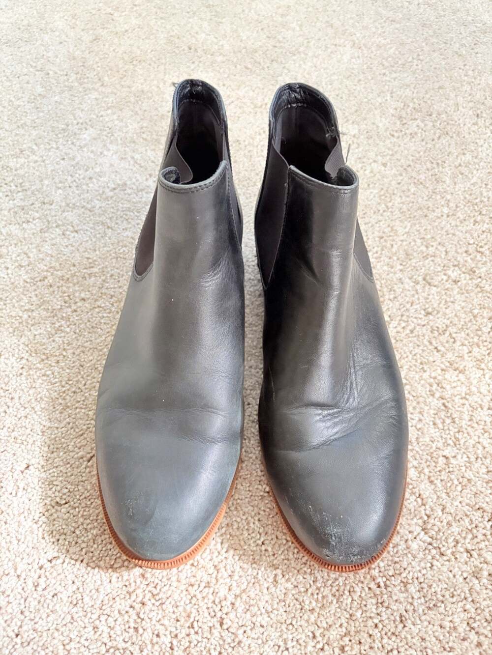Clarks Chelsea Boots Womens Black Leather Ankle Boot Gum Sole Pull On Size 9.5